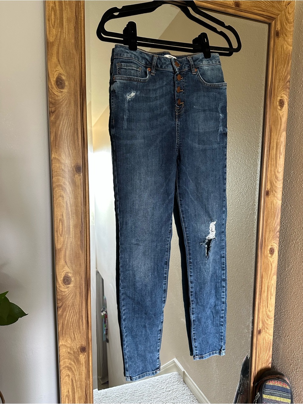 Forever 21 Women's High-Rise Distressed Jeans in Dark Blue